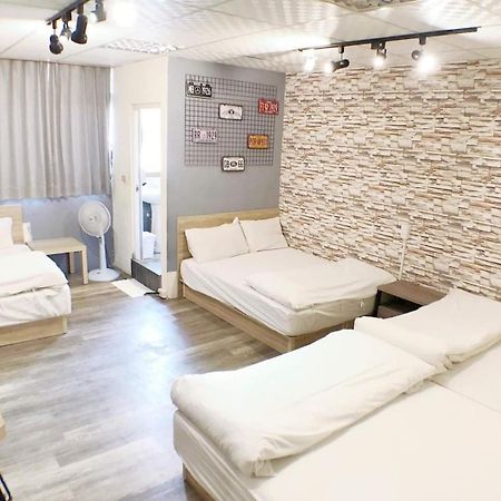 Fengjia Gift Box Homestay Taichung Exterior foto