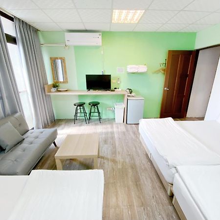 Fengjia Gift Box Homestay Taichung Exterior foto