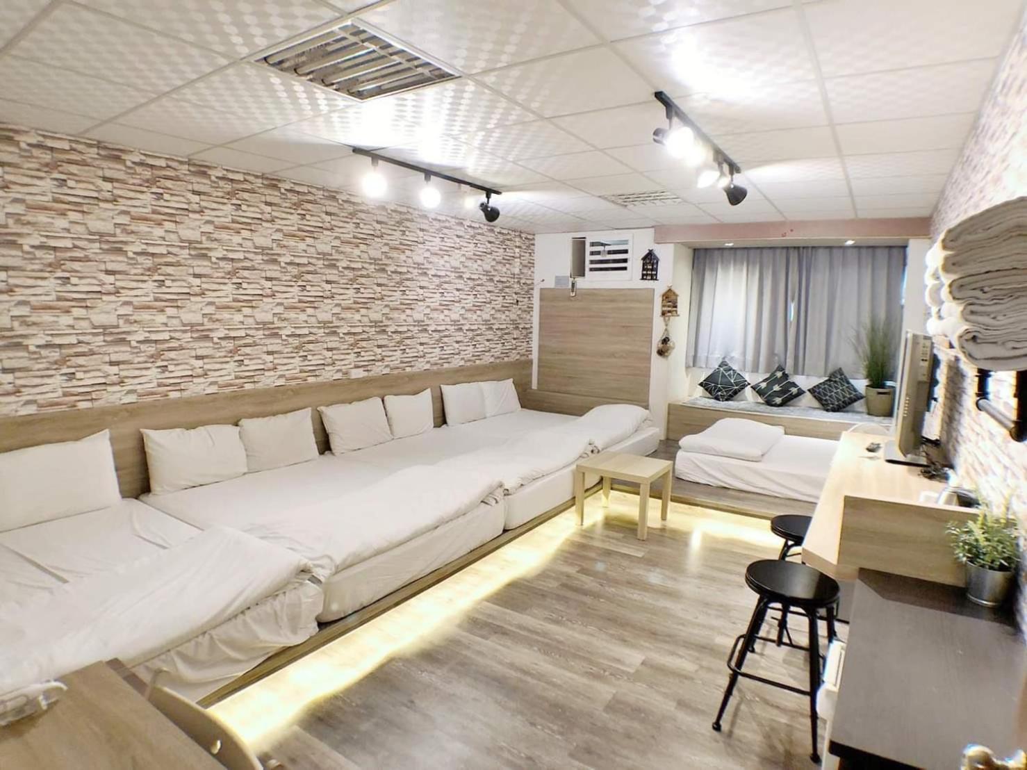 Fengjia Gift Box Homestay Taichung Exterior foto
