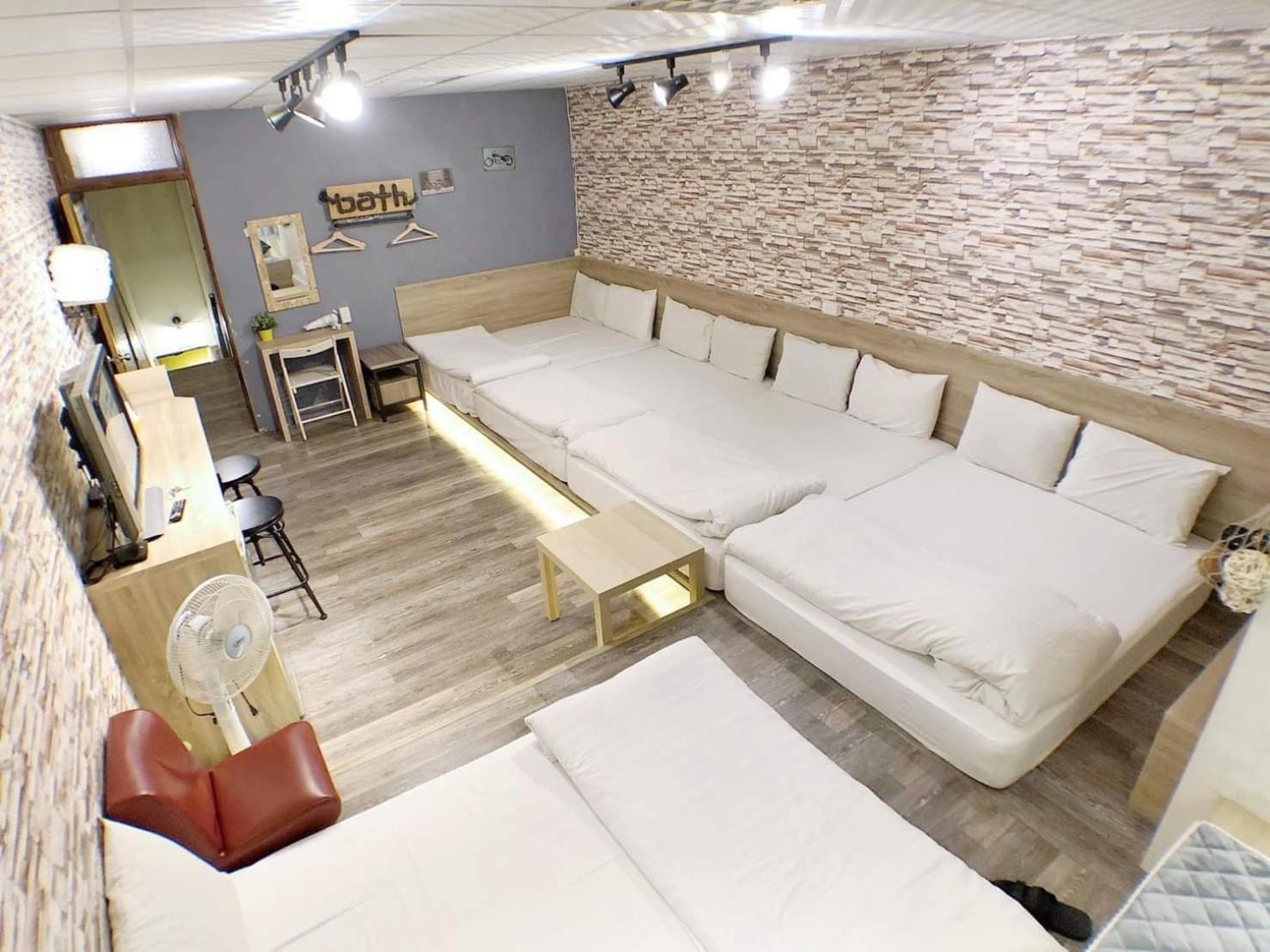 Fengjia Gift Box Homestay Taichung Exterior foto