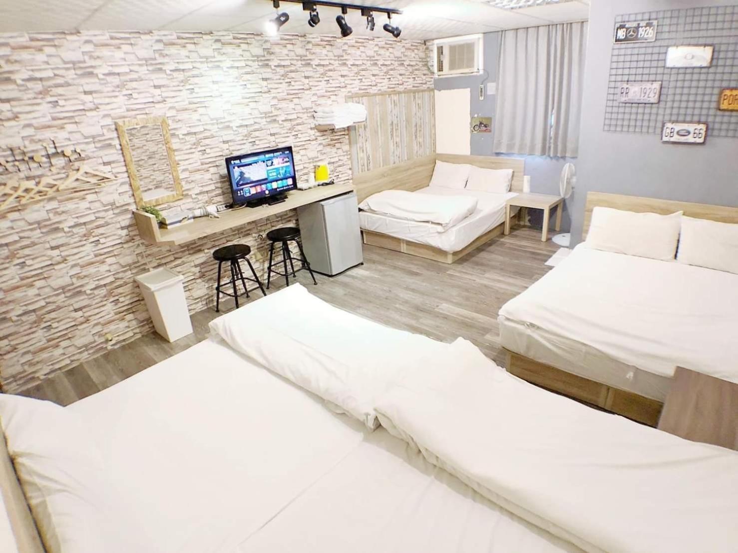 Fengjia Gift Box Homestay Taichung Exterior foto
