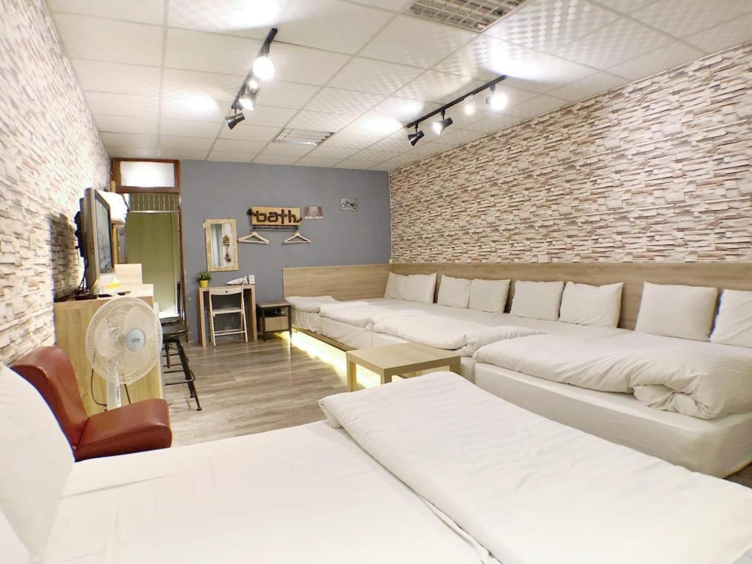 Fengjia Gift Box Homestay Taichung Exterior foto