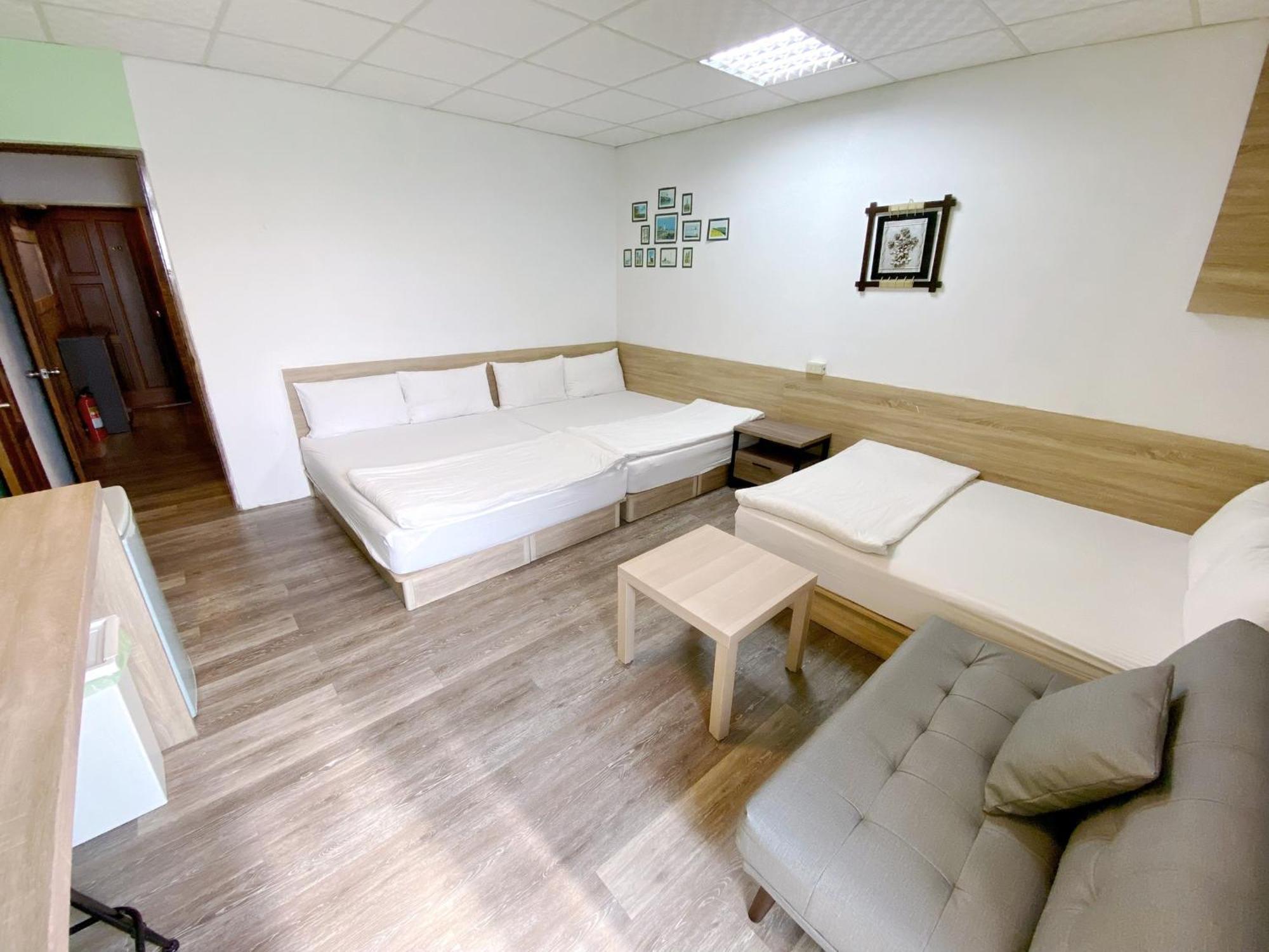 Fengjia Gift Box Homestay Taichung Exterior foto
